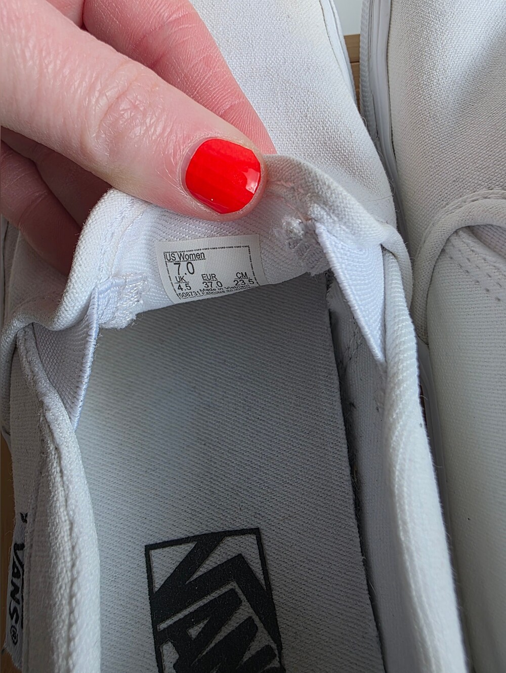 Womens Size 7 Classic White Slip-On Vans